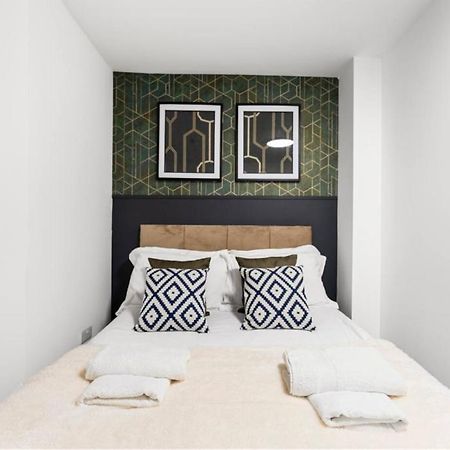 Modern Spacious Three Bedrooms With Private Garden Cardiff Buitenkant foto