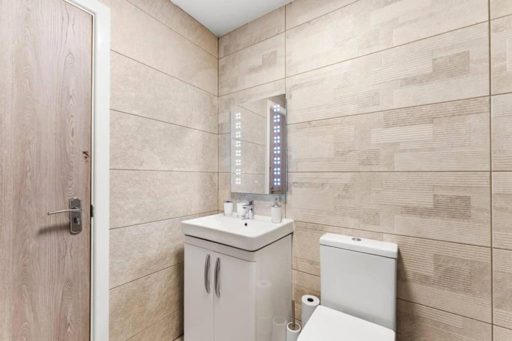 Modern Spacious Three Bedrooms With Private Garden Cardiff Buitenkant foto