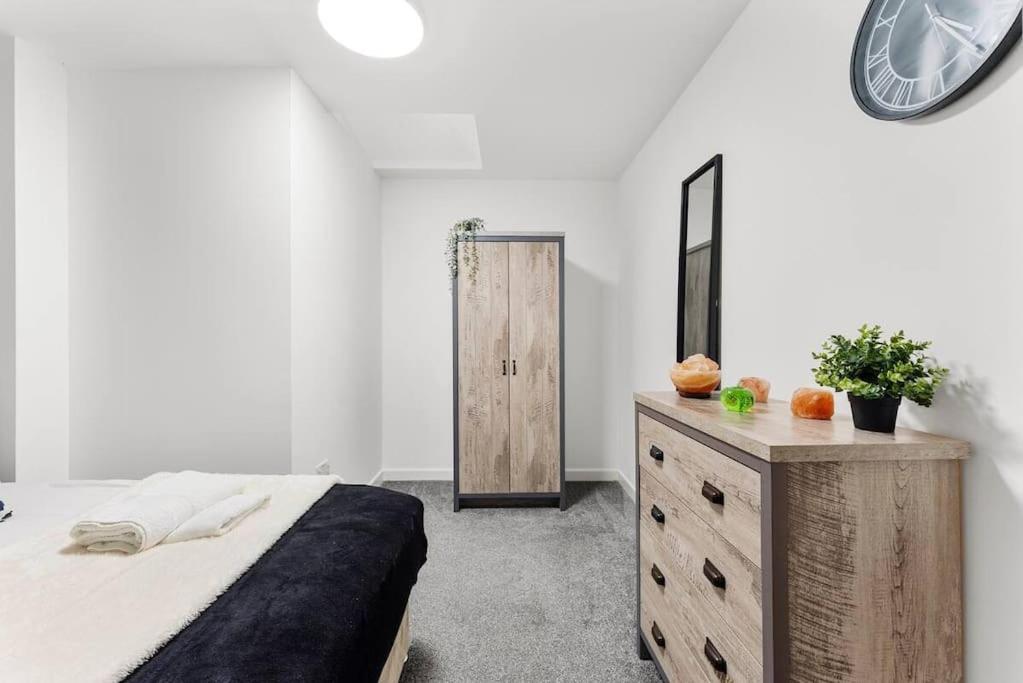 Modern Spacious Three Bedrooms With Private Garden Cardiff Buitenkant foto